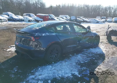 2025 Tesla Model 3 Long Range All-Wheel Drive z USA, uszkodzony, nr VIN 5YJ3E1EB1SF021815